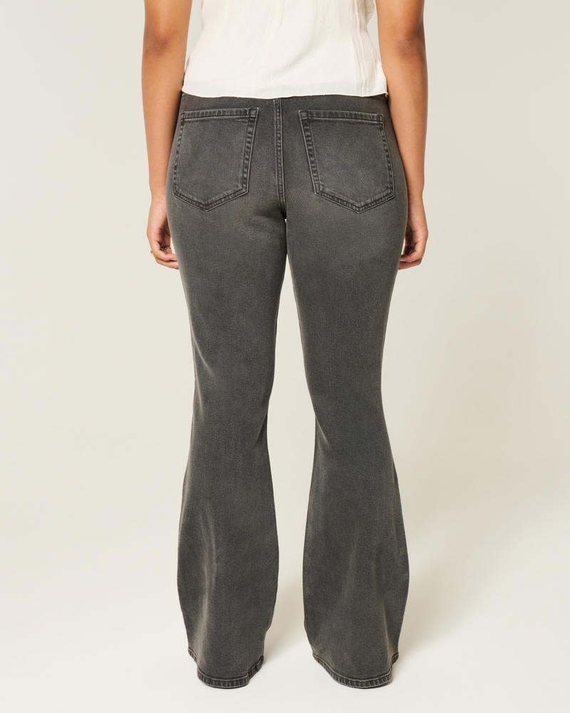 högmidjade tvättade svarta broderade utsvängda jeans