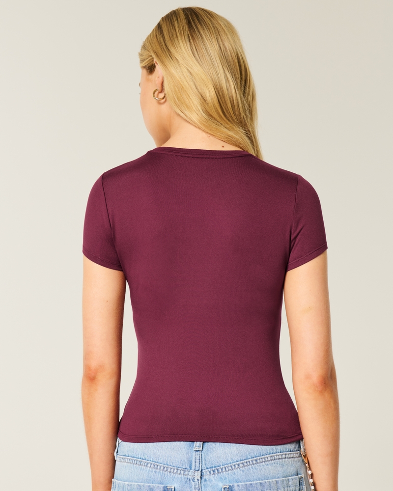 mjuk och stretchig rundhalsad baby-t-shirt tillverkad av sömlöst tyg