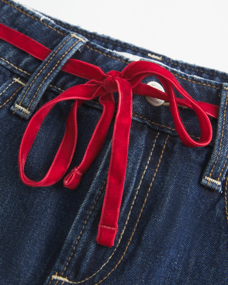 låg midja med röda sömmar i denim