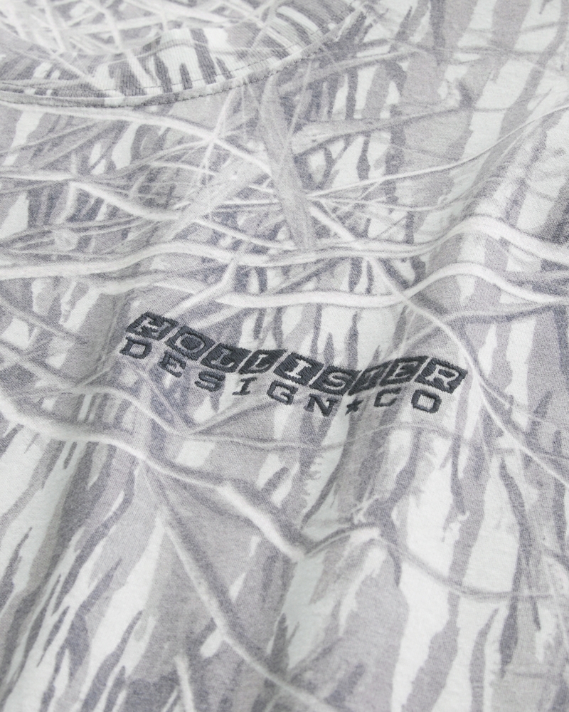 tjock fyrkantig t-shirt med rund halsringning och logotyp