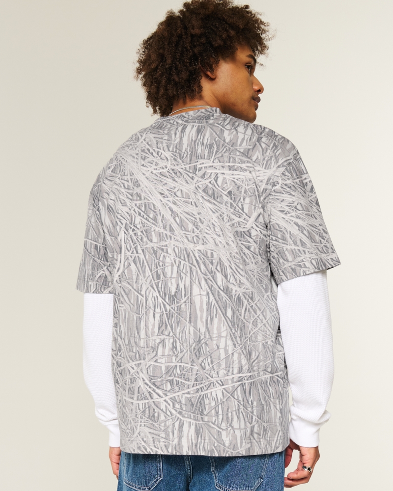 tjock fyrkantig t-shirt med rund halsringning och logotyp