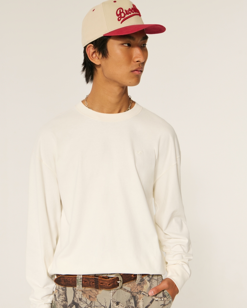 fyrkantig kraftig långärmad t-shirt med rund hals och grafik