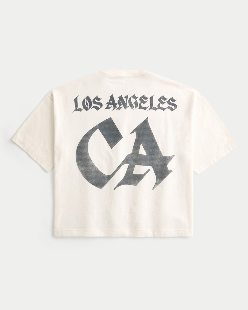 kraftig beskuren fotbolls-t-shirt med detroit-tema i en påsad modell.