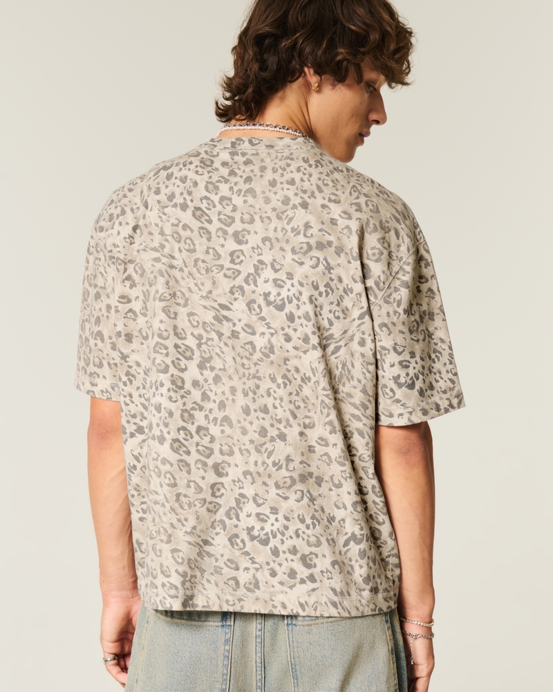 fyrkantig och tjock kort t-shirt med rund hals och kamouflagemönster