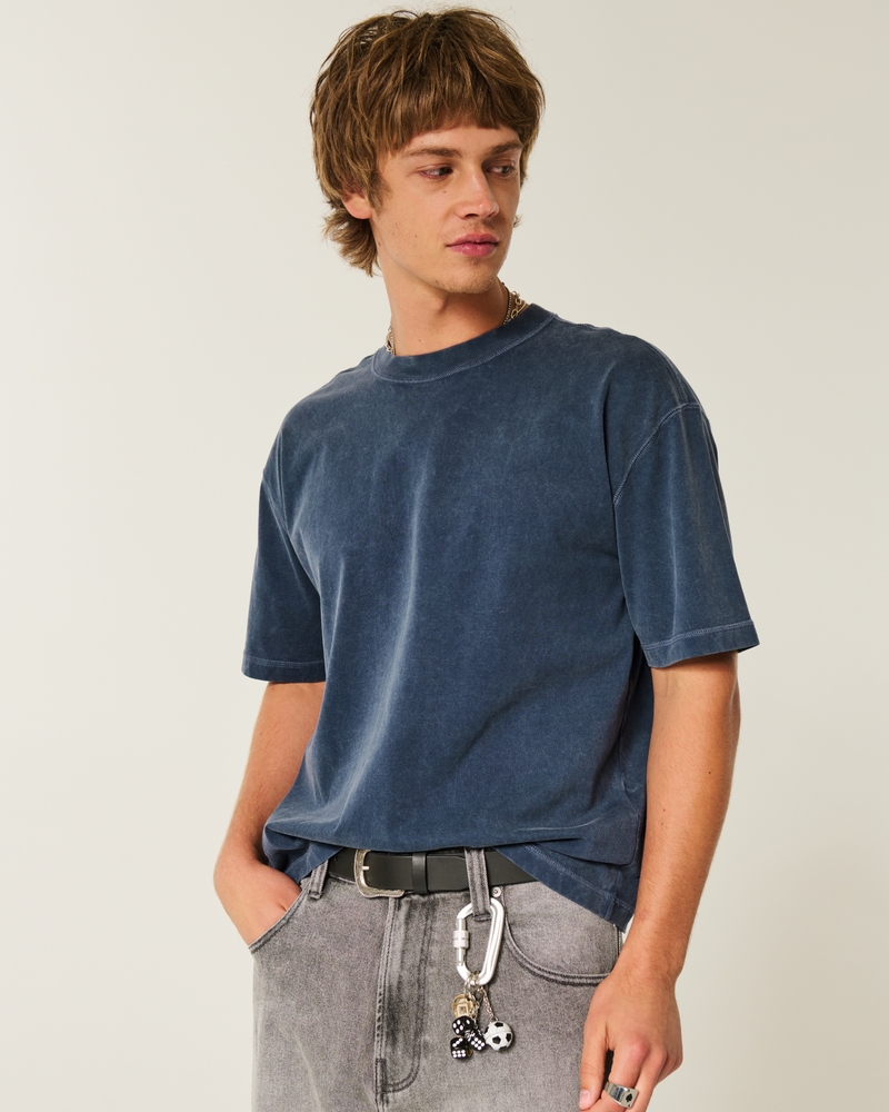 fyrkantig och tjock kort t-shirt med rund hals och kamouflagemönster
